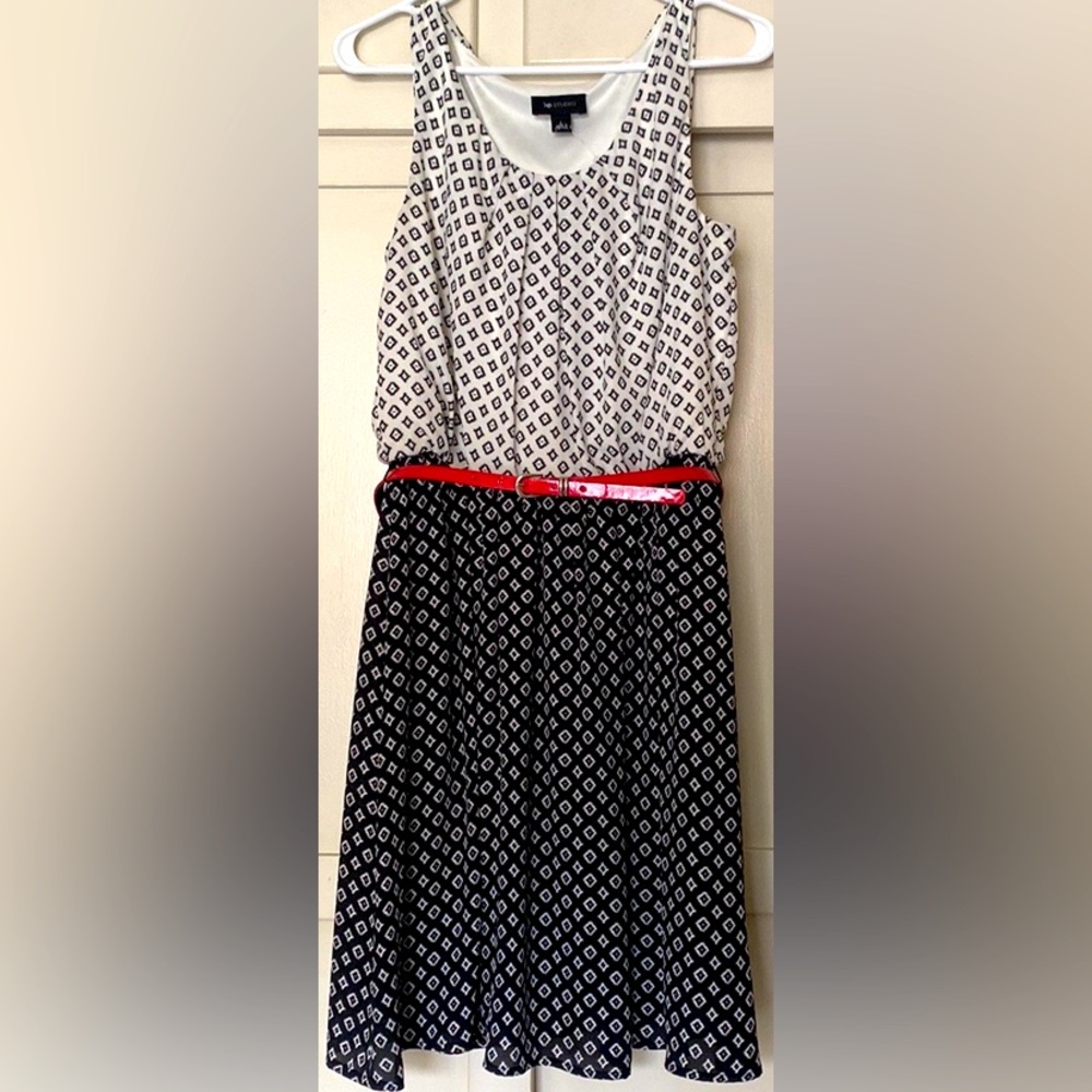 AB STUDIO BLACK & WHITE SLEEVELESS LINED BELTED ELASTIC WAIST DRESS SIZE L NWOT